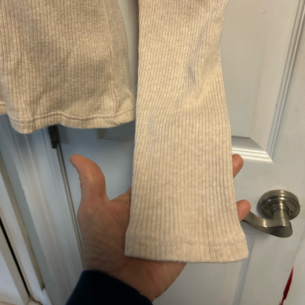 Old Navy Beige Ribbed Long Sleeve Top Small Easy Fit Normcore Neutral - Picture 2 of 8